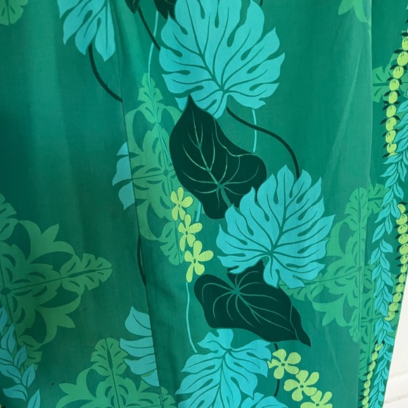 Aqua-green off-the-shoulder Carol Bennett muʻumuʻu (M) - Picture 6 of 8